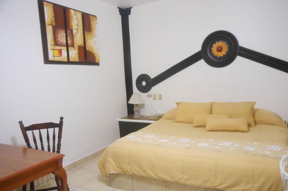 Hotel Gya Express อากวสคาเลียนเทส ภายนอก รูปภาพ