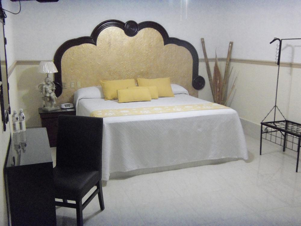 Hotel Gya Express อากวสคาเลียนเทส ภายนอก รูปภาพ
