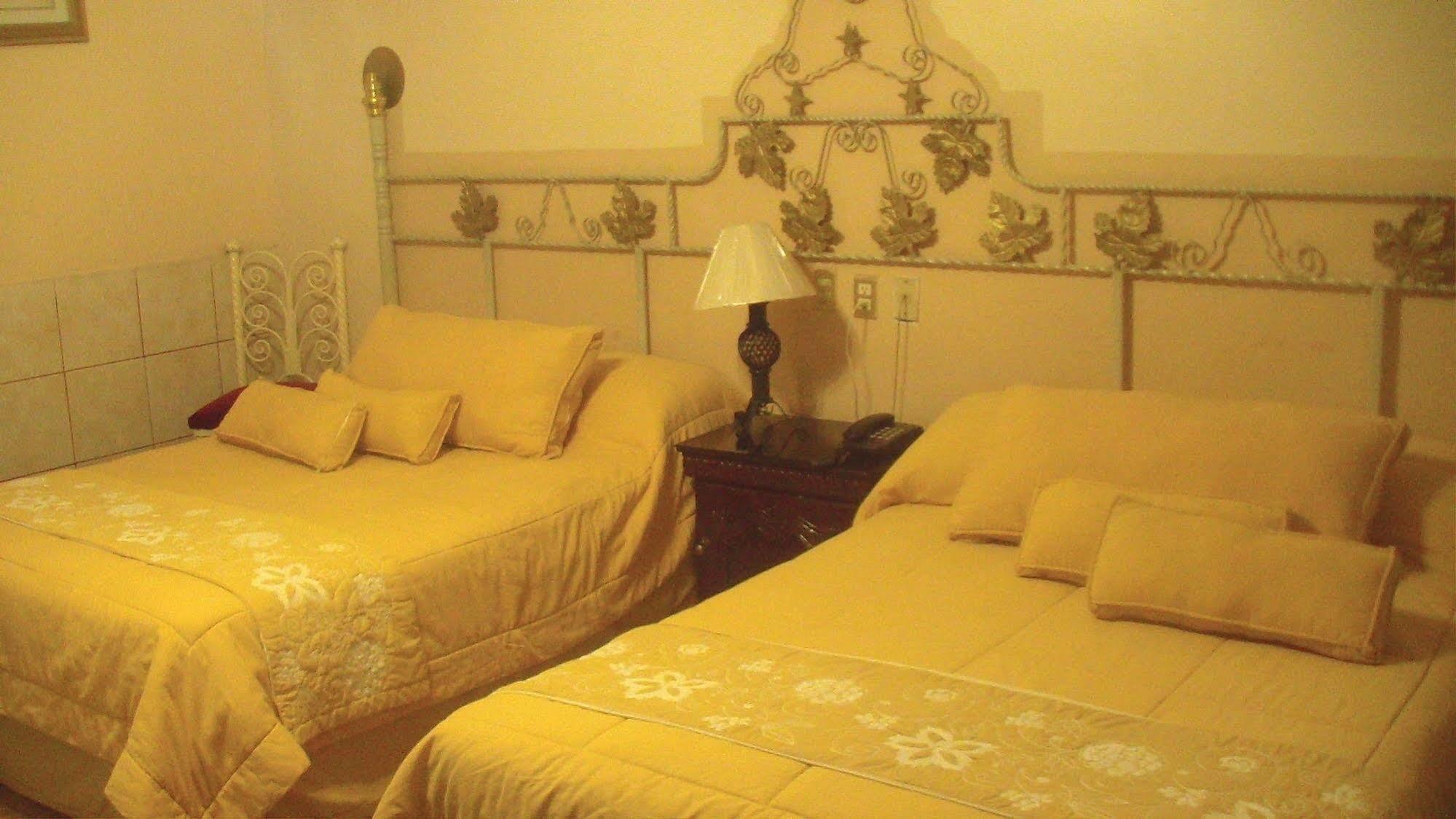 Hotel Gya Express อากวสคาเลียนเทส ภายนอก รูปภาพ