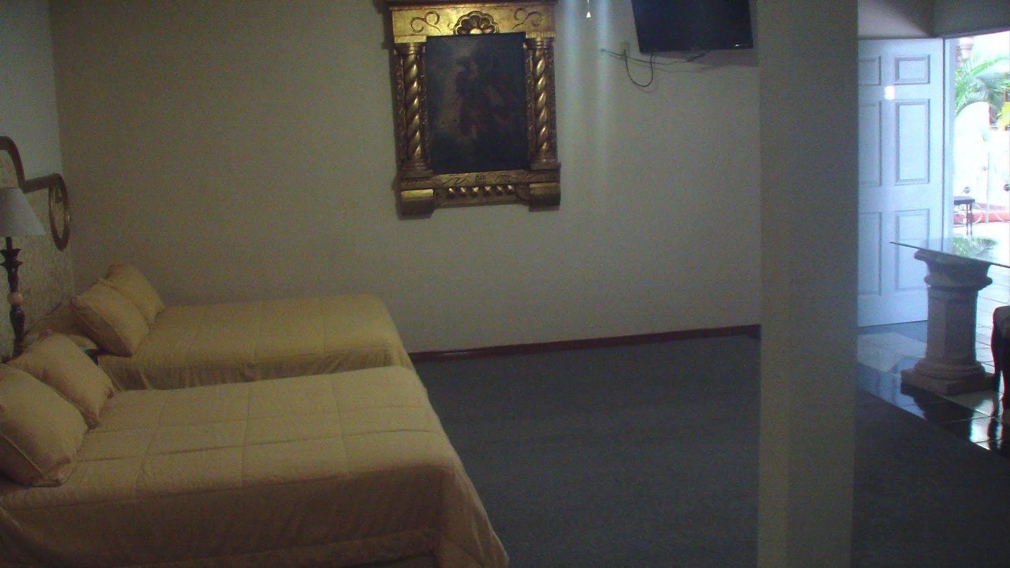 Hotel Gya Express อากวสคาเลียนเทส ภายนอก รูปภาพ