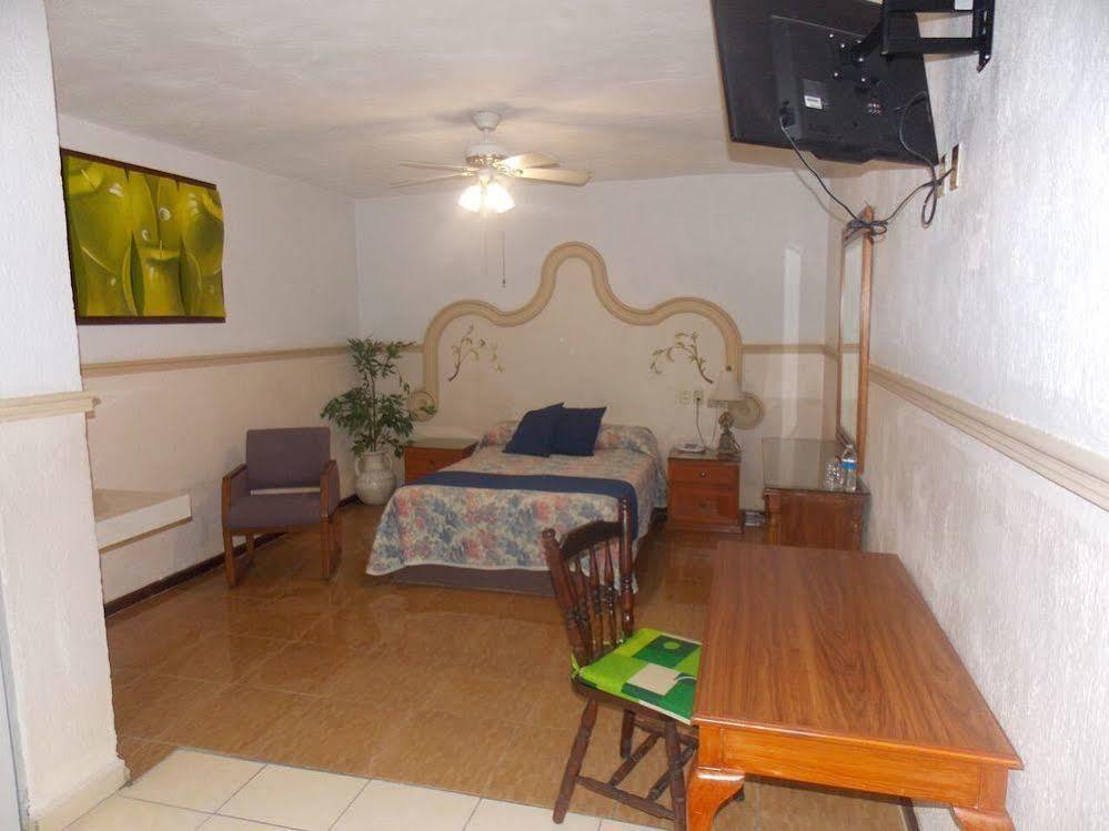 Hotel Gya Express อากวสคาเลียนเทส ภายนอก รูปภาพ